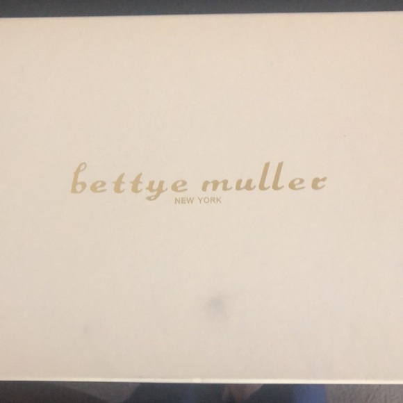 Bettye Muller 7.5 never worn open toed leather mule with silk tie with 3” heel - Picture 7 of 8